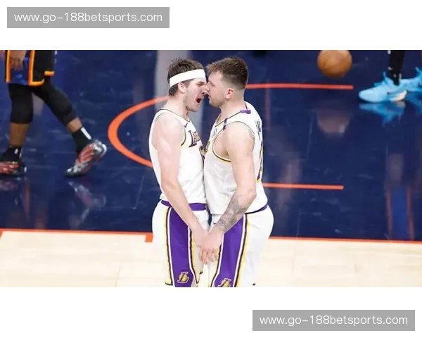 宿命的冰火之歌：热火vs湖人，那场在孤独中铸就的铁血史诗